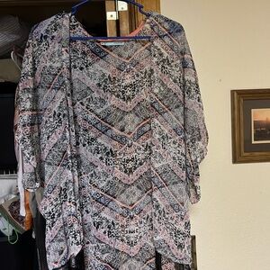 Maurice’s Chic Multicolor Patterned Kimono size‎ small/medium